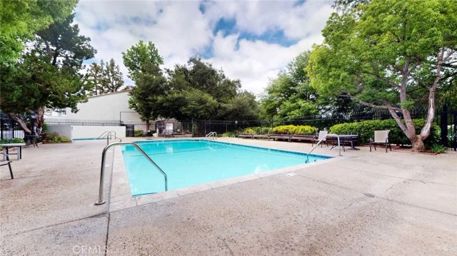 4632 Park Granada 93, Calabasas, CA 91302