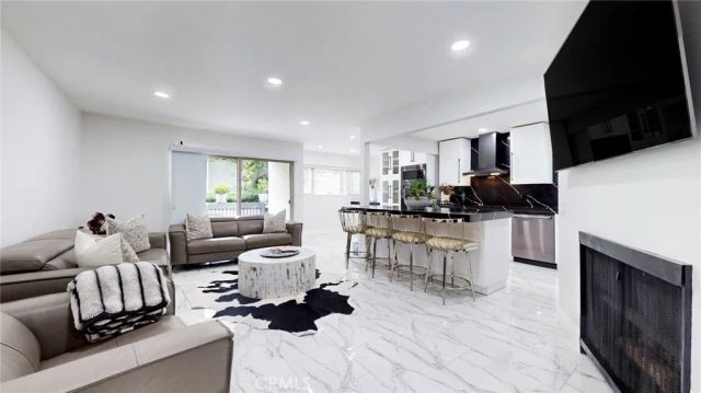 4632 Park Granada 93, Calabasas, CA 91302