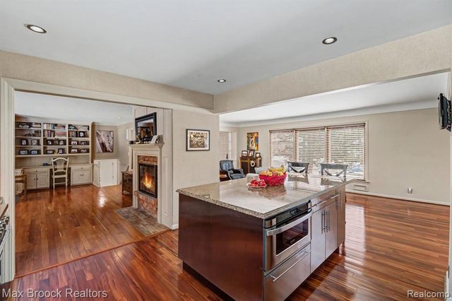 22724 King Richard Court, Beverly Hills, MI 48025