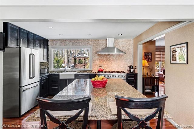 22724 King Richard Court, Beverly Hills, MI 48025