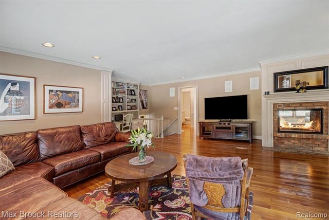 22724 King Richard Court, Beverly Hills, MI 48025