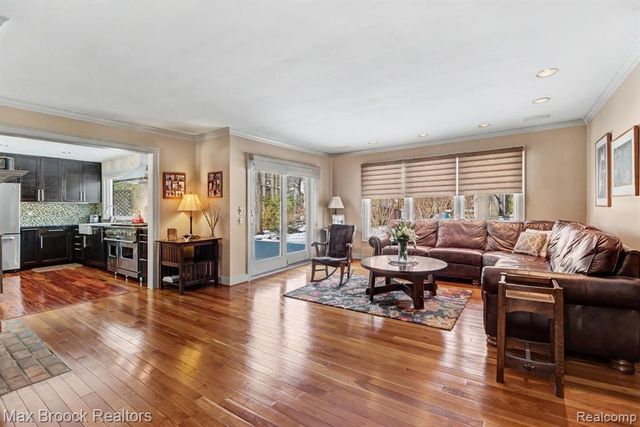 22724 King Richard Court, Beverly Hills, MI 48025