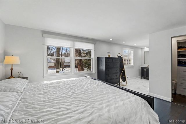 22724 King Richard Court, Beverly Hills, MI 48025