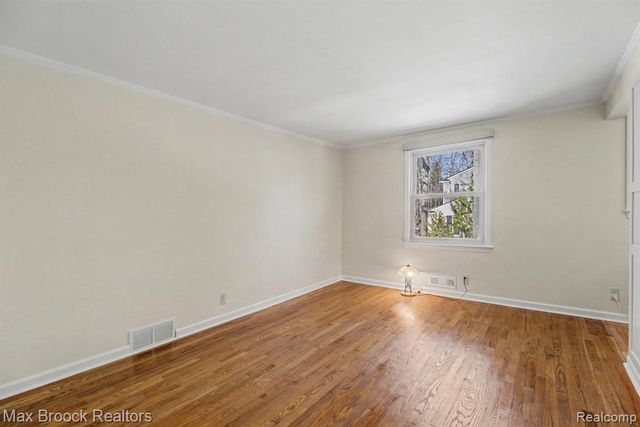 22724 King Richard Court, Beverly Hills, MI 48025