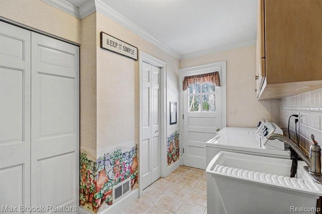 22724 King Richard Court, Beverly Hills, MI 48025