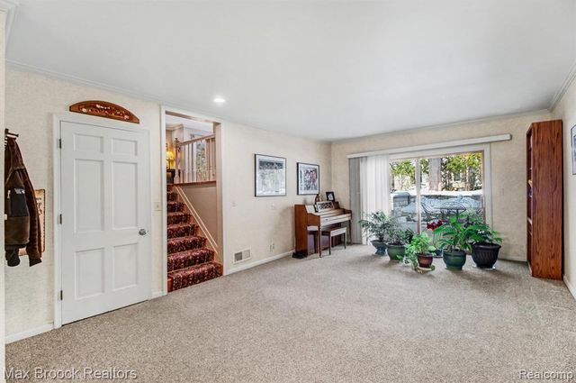 22724 King Richard Court, Beverly Hills, MI 48025