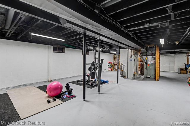 22724 King Richard Court, Beverly Hills, MI 48025