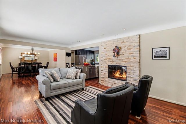 22724 King Richard Court, Beverly Hills, MI 48025