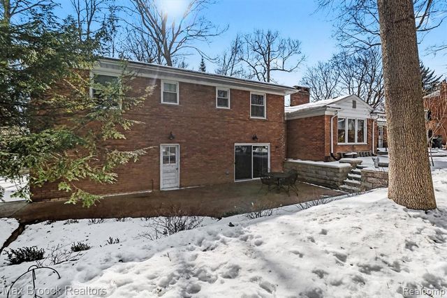 22724 King Richard Court, Beverly Hills, MI 48025