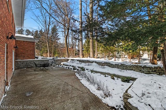 22724 King Richard Court, Beverly Hills, MI 48025