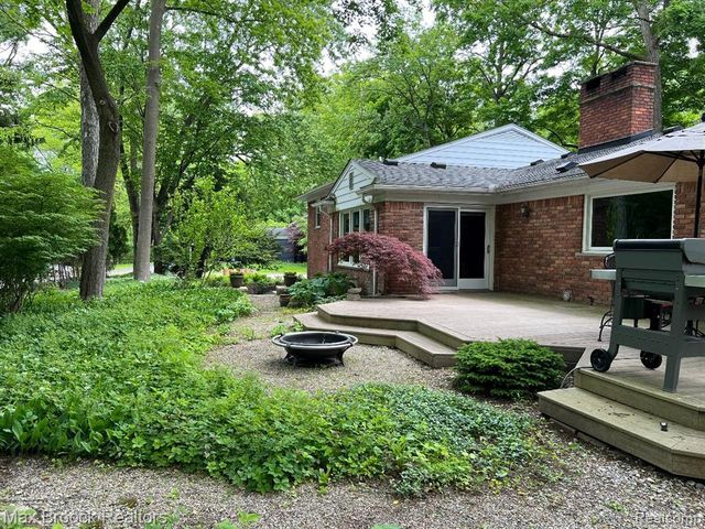 22724 King Richard Court, Beverly Hills, MI 48025