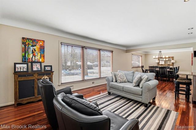 22724 King Richard Court, Beverly Hills, MI 48025