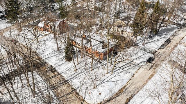 22724 King Richard Court, Beverly Hills, MI 48025