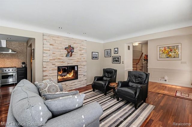 22724 King Richard Court, Beverly Hills, MI 48025