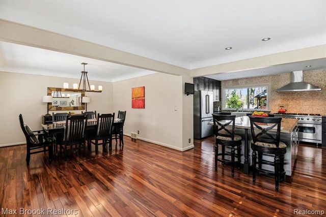 22724 King Richard Court, Beverly Hills, MI 48025