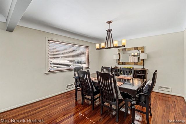 22724 King Richard Court, Beverly Hills, MI 48025