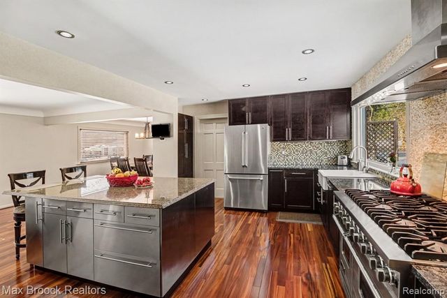 22724 King Richard Court, Beverly Hills, MI 48025