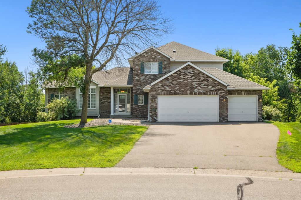 9289 Parkside Draw, Woodbury, MN 55125