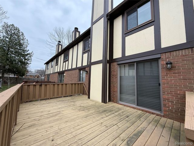26 Parkplace Central, Allen Park, MI 48101