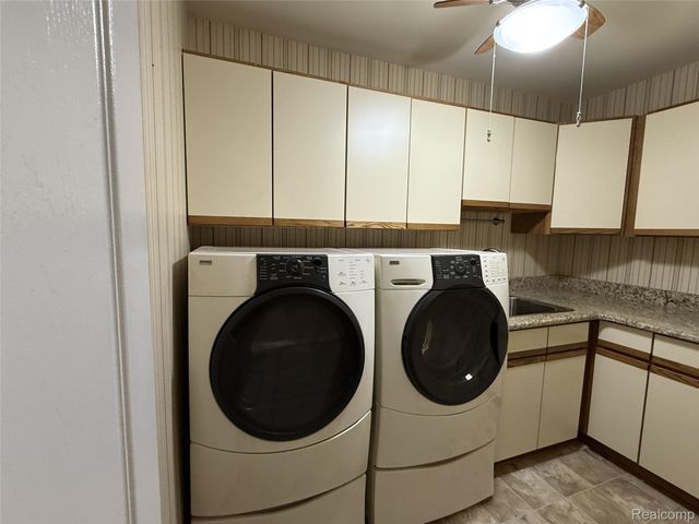 26 Parkplace Central, Allen Park, MI 48101