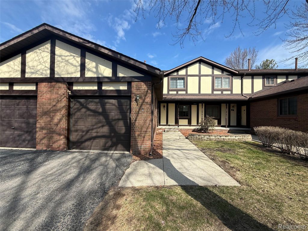 26 Parkplace Central, Allen Park, MI 48101