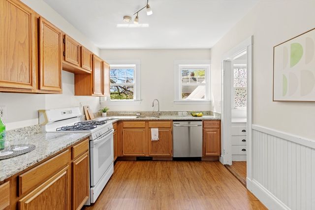 53 Park Ave Ext 53, Arlington, MA 02474