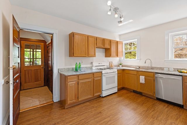 53 Park Ave Ext 53, Arlington, MA 02474