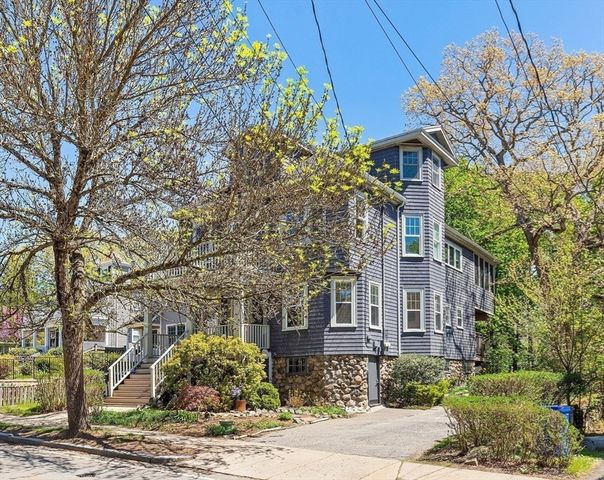 53 Park Ave Ext 53, Arlington, MA 02474