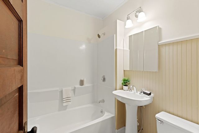 53 Park Ave Ext 53, Arlington, MA 02474