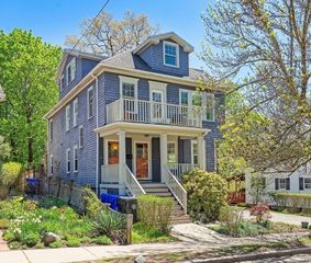 53 Park Ave Ext 53, Arlington, MA 02474