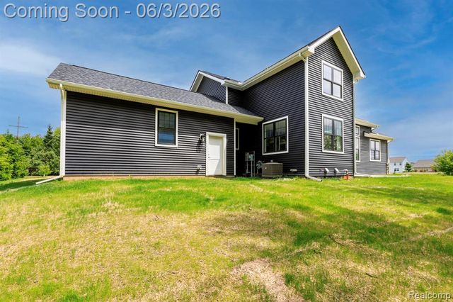 101 Marion Meadows Drive, Howell, MI 48843