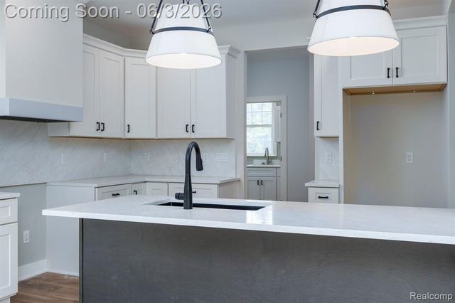 101 Marion Meadows Drive, Howell, MI 48843