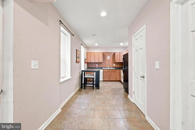 4427 SANSOM ST, Philadelphia, PA 19104