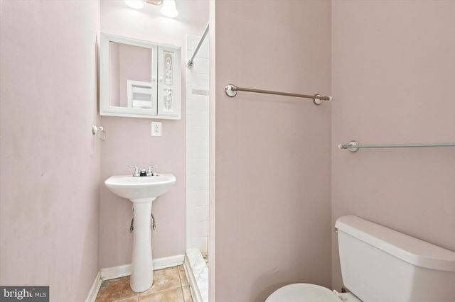 4427 SANSOM ST, Philadelphia, PA 19104