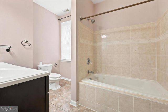 4427 SANSOM ST, Philadelphia, PA 19104