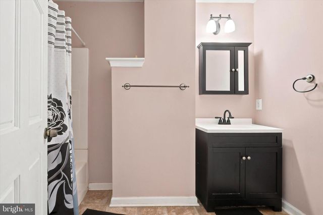 4427 SANSOM ST, Philadelphia, PA 19104