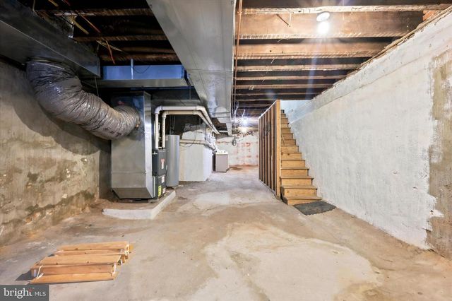 4427 SANSOM ST, Philadelphia, PA 19104