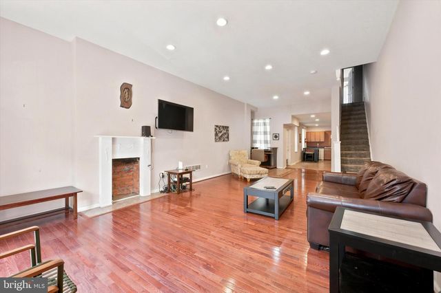 4427 SANSOM ST, Philadelphia, PA 19104