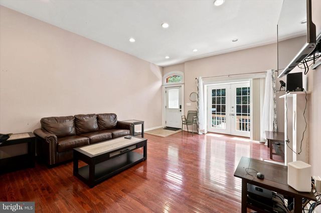 4427 SANSOM ST, Philadelphia, PA 19104