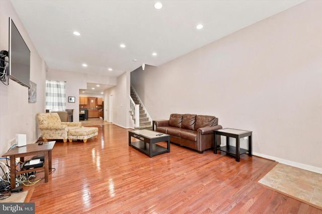 4427 SANSOM ST, Philadelphia, PA 19104