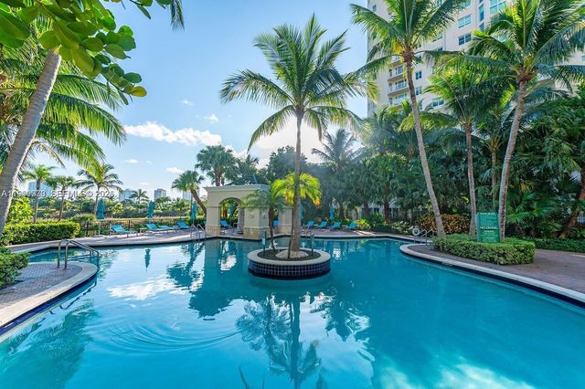 19501 W Country Club Dr TS-05, Aventura, FL 33180