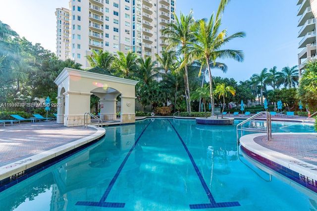 19501 W Country Club Dr TS-05, Aventura, FL 33180