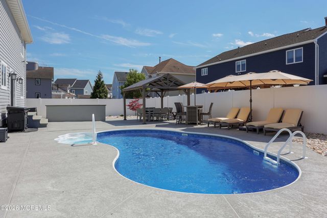 3324 Long Point Drive, Toms River, NJ 08753
