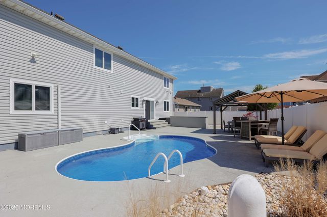 3324 Long Point Drive, Toms River, NJ 08753