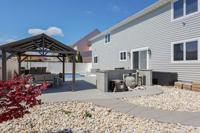 3324 Long Point Drive, Toms River, NJ 08753