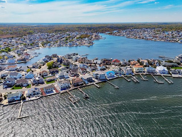 3324 Long Point Drive, Toms River, NJ 08753