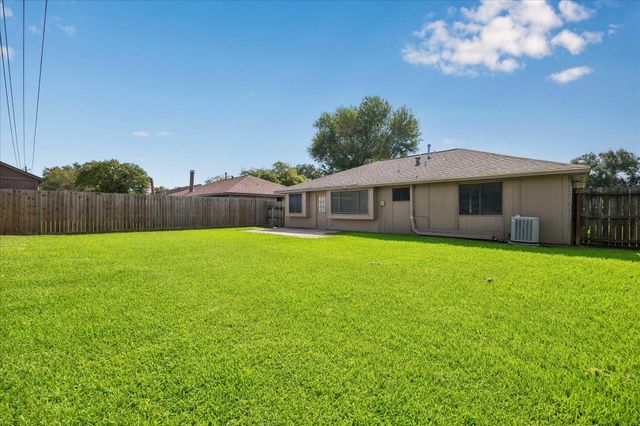 1113 Canyon Springs Drive, La Porte, TX 77571