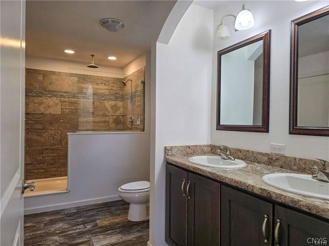 21 Wedgeworth Drive, West Monroe, NY 13167