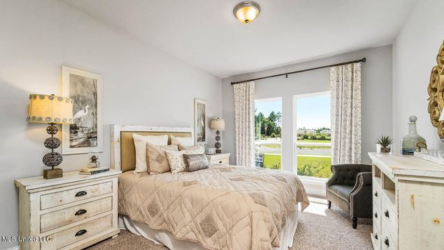 6637 Palm Pointe Drive, Ocean Springs, MS 39564