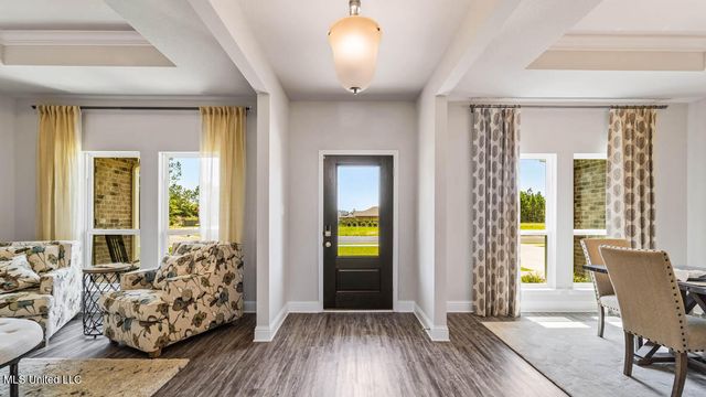 6637 Palm Pointe Drive, Ocean Springs, MS 39564